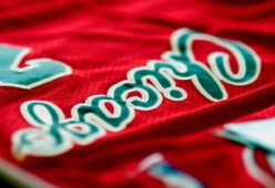 爱游戏电竞-76人队追逐东部第一，战意正浓，76人队是东部还是西部