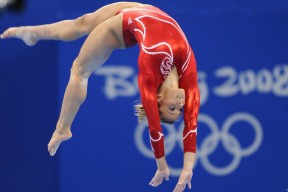 爱游戏体育（AYX）官方APP下载-字母砍22+8遭遇詹库式待遇！四少轰74分掀翻雄鹿，猛龙豪取3连胜，全明星-字母哥百发百中 詹姆斯队完胜杜兰特队