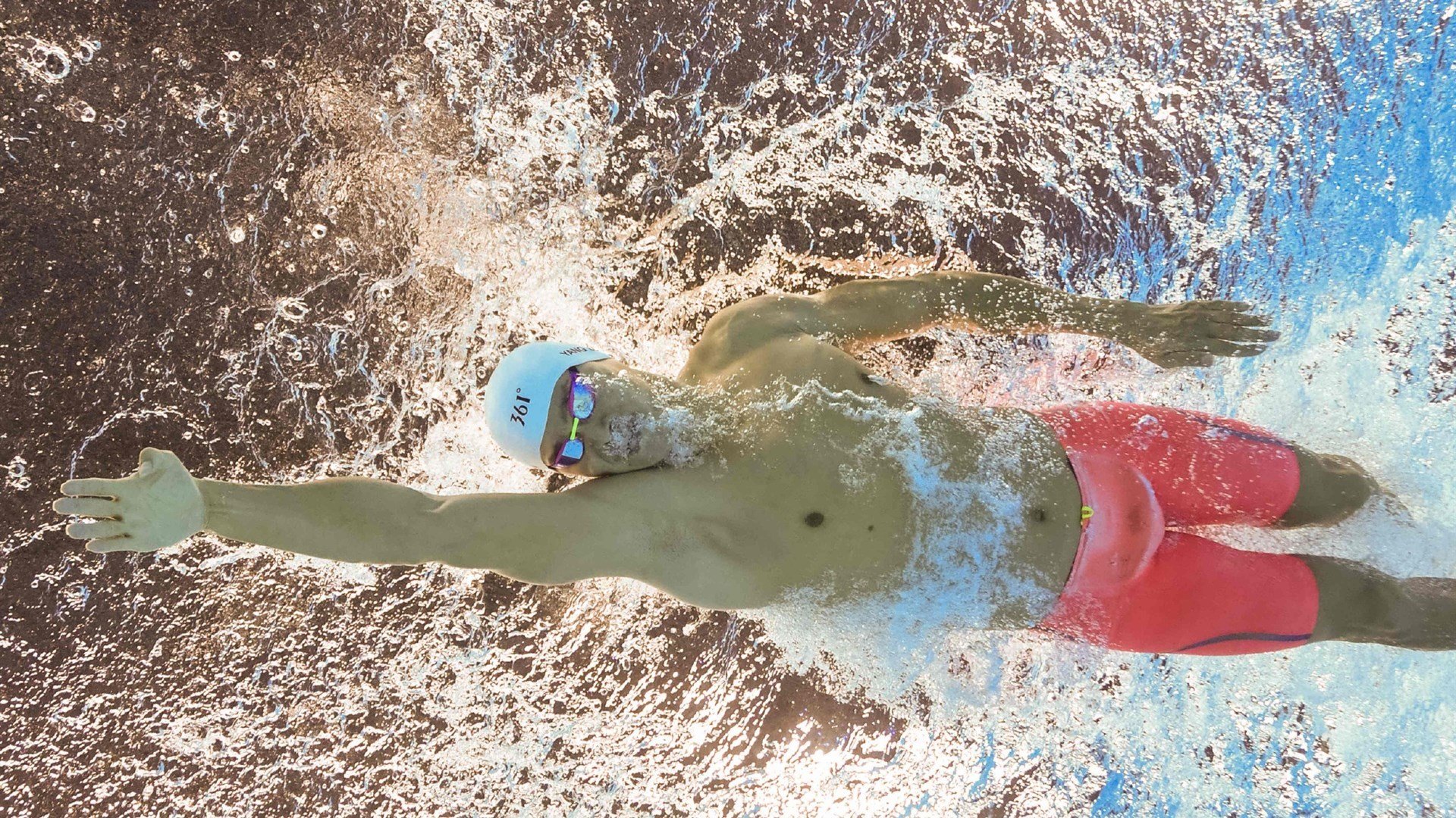 MotoGP荷兰TT站:马丁末圈外线超车 宗师级走线引全网转发